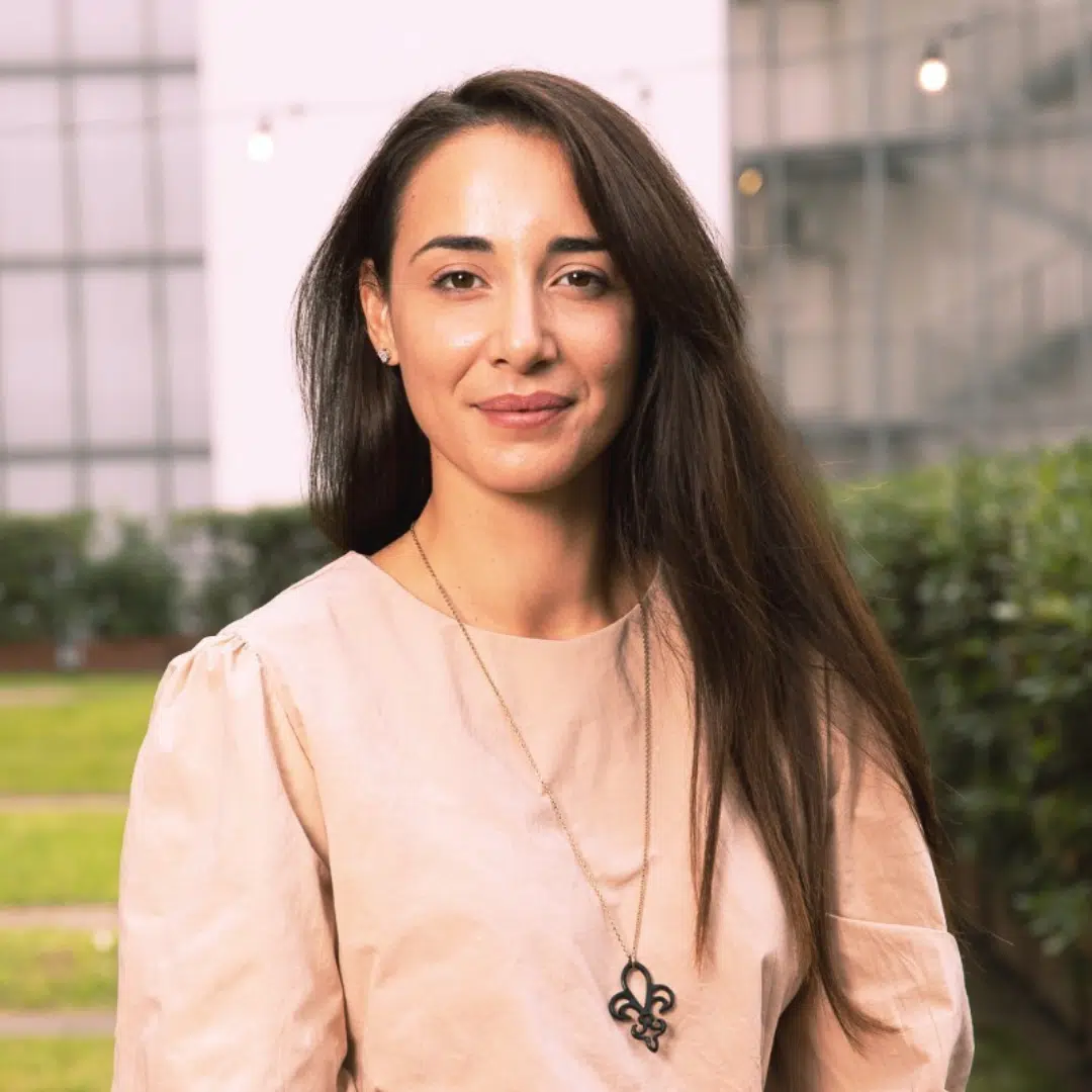 Women smiling for her headshot